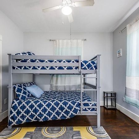 Cozy Sea Breeze Bungalow - 2 Mins To The Beach Galveston Extérieur photo