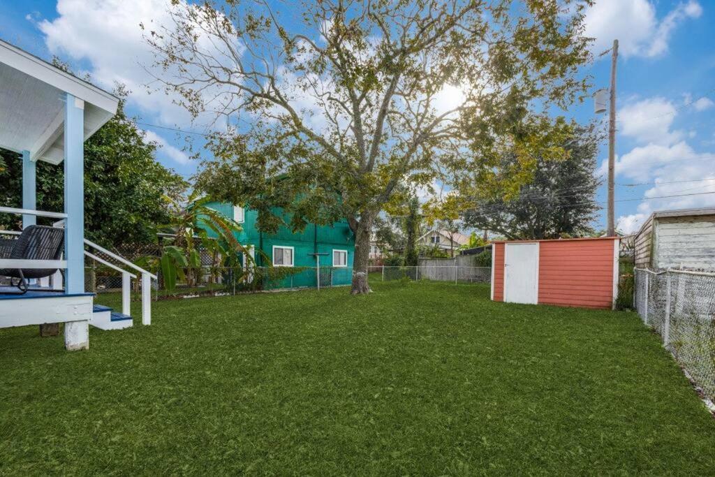 Cozy Sea Breeze Bungalow - 2 Mins To The Beach Galveston Extérieur photo